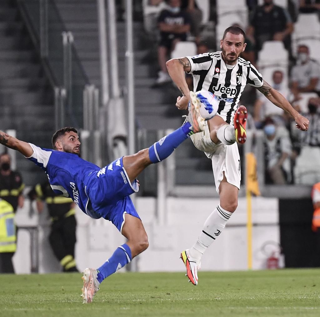 战海港替补登场，韦世豪达成中超生涯150场里程碑